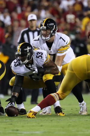 Sep 12, 2016; Landover, MD, USA; Pittsburgh Steelers quarterback Ben Roethlisberger (7) lines up under Steelers center Maurkice Pouncey (53) against the Washington Redskins at FedEx Field. Mandatory Credit: Geoff Burke-USA TODAY Sports