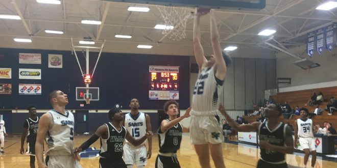 Santa Fe player dunks ball