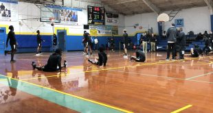 Hawthorne basketball team stretches pre-game