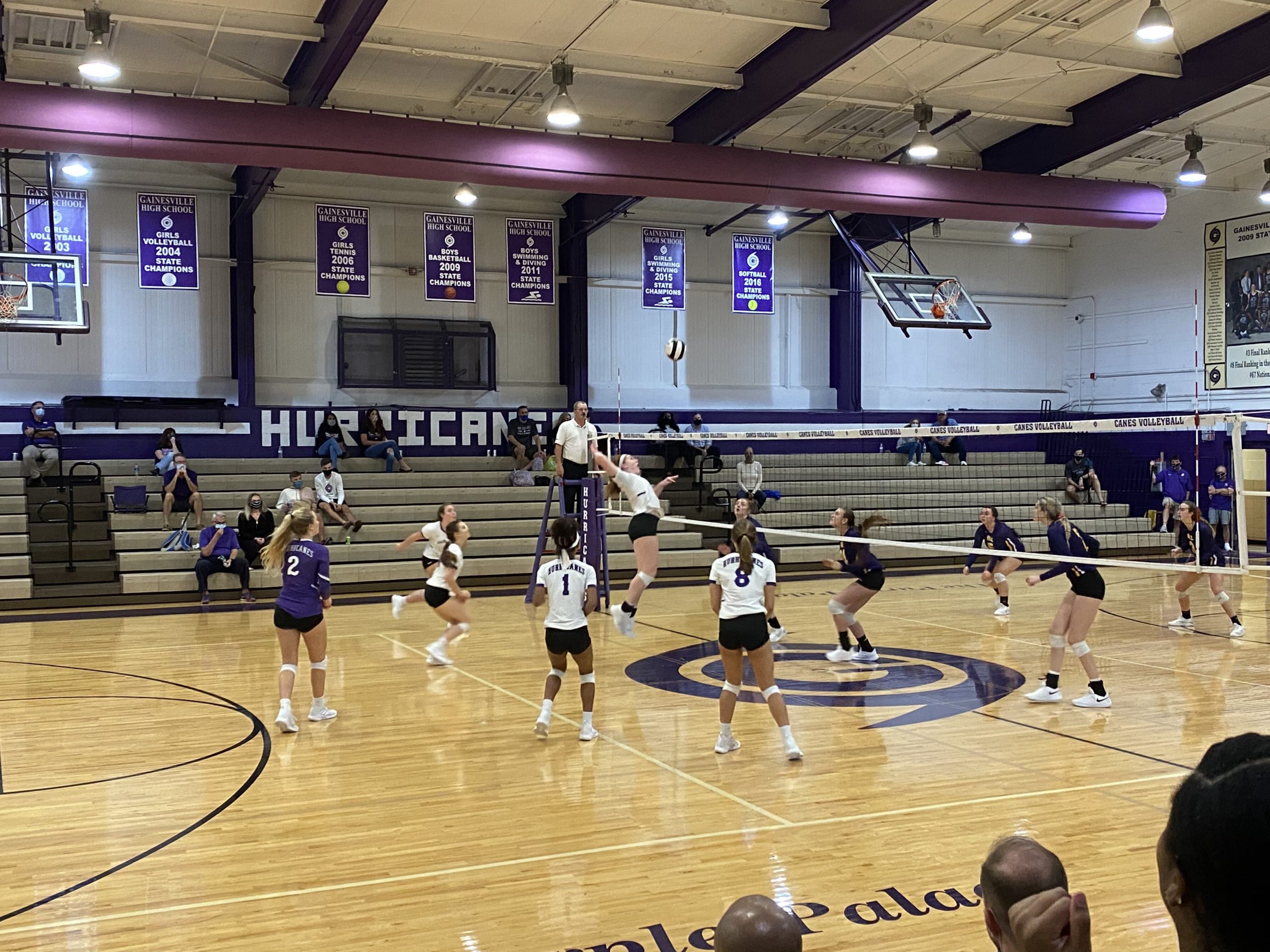 Hurricanes Volleyball Sweeps The Bulldogs In A Thrilling Match Espn 98 1 Fm 850 Am Wruf
