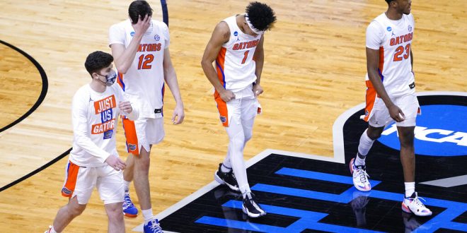 UF hoops walks off court