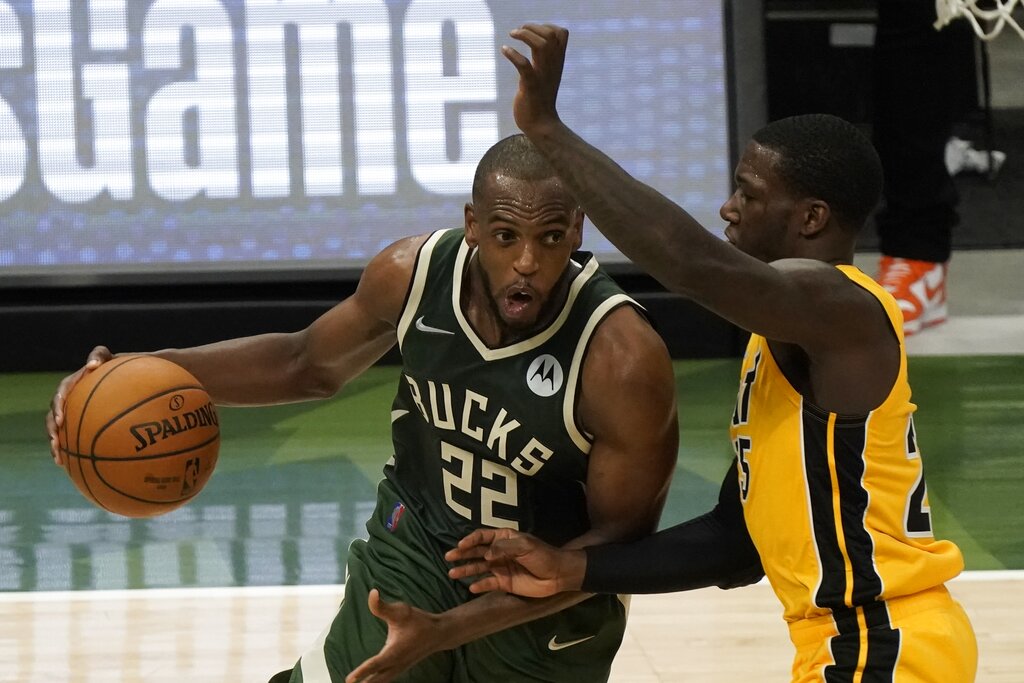 Bucks' Khris Middleton out with knee injury vs. Heat