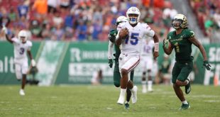 Florida Gators quarterback Anthony Richardson runs down the field