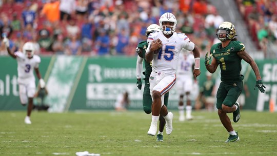 Florida Gators quarterback Anthony Richardson runs down the field