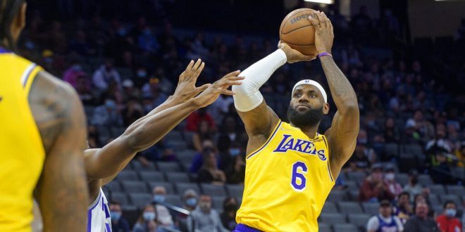 Los Angeles Lakers' LeBron James now MVP favorite at some sportsbooks - ESPN