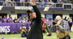 Mike Zimmer last game as Minnesota head coach waves to fans