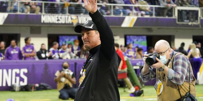 Mike Zimmer last game as Minnesota head coach waves to fans