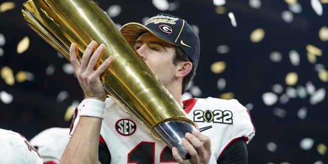 Problem verden fangst Georgia Bulldogs Crowned 2021-2022 National Champions - ESPN 98.1 FM - 850  AM WRUF