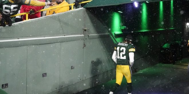 Jets and Packers Officially Agree on Trade Deal - ESPN 98.1 FM - 850 AM WRUF