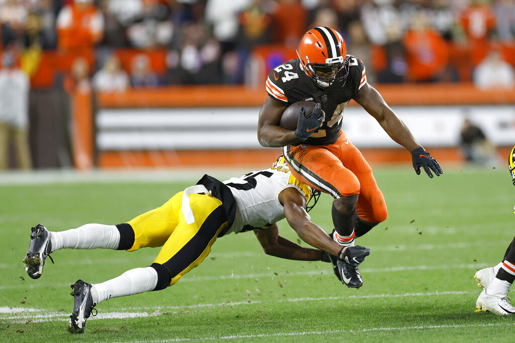 The Cleveland Browns can put the Pittsburgh Steelers in an early hole with  a win on Monday night