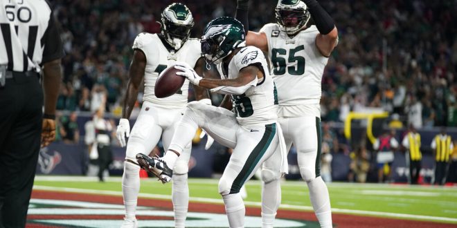 Eagles Stay Undefeated Against the Texans - ESPN 98.1 FM - 850 AM WRUF