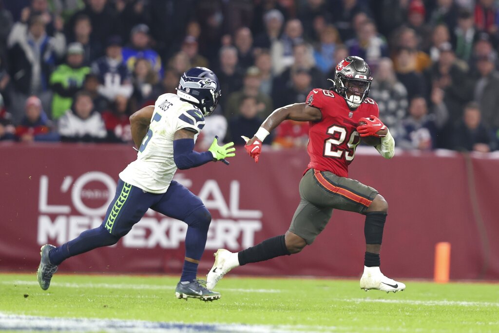Bucs outlast seahawks 21 16 espn 98 1 fm 850 am wruf