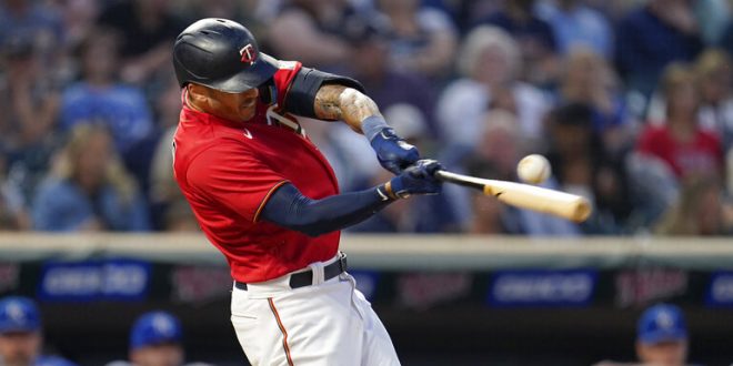 carlos correa batting