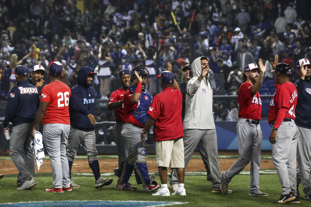 Cuba defeats Panama for first World Baseball Classic win