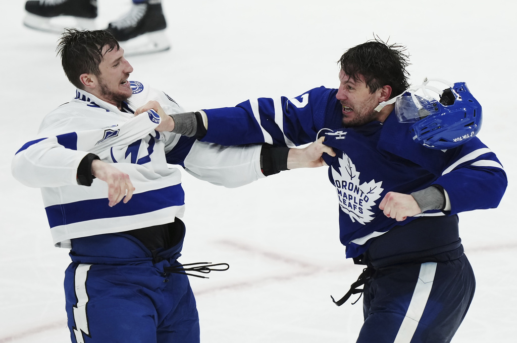 Leafs beat Lightning, advance to 2nd round for 1st time since 2004