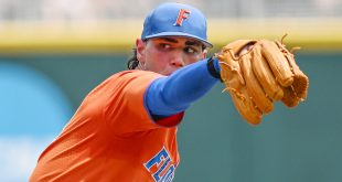 Florida Gators starting pitcher Jac Caglianone (14) throws a pitch against the TCU Horned Frogs in the third inning at Charles Schwab Field Omaha, Nebraska.