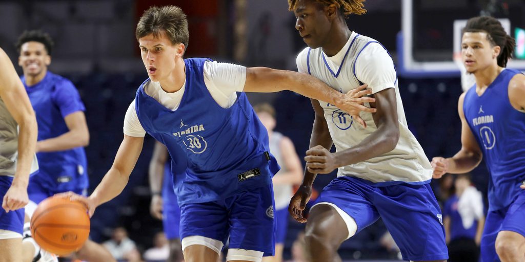 Florida freshman guard Kajus Kublickas (#30) dribbles the ball down center court during the men's basketball Orange and Blue preseason game.