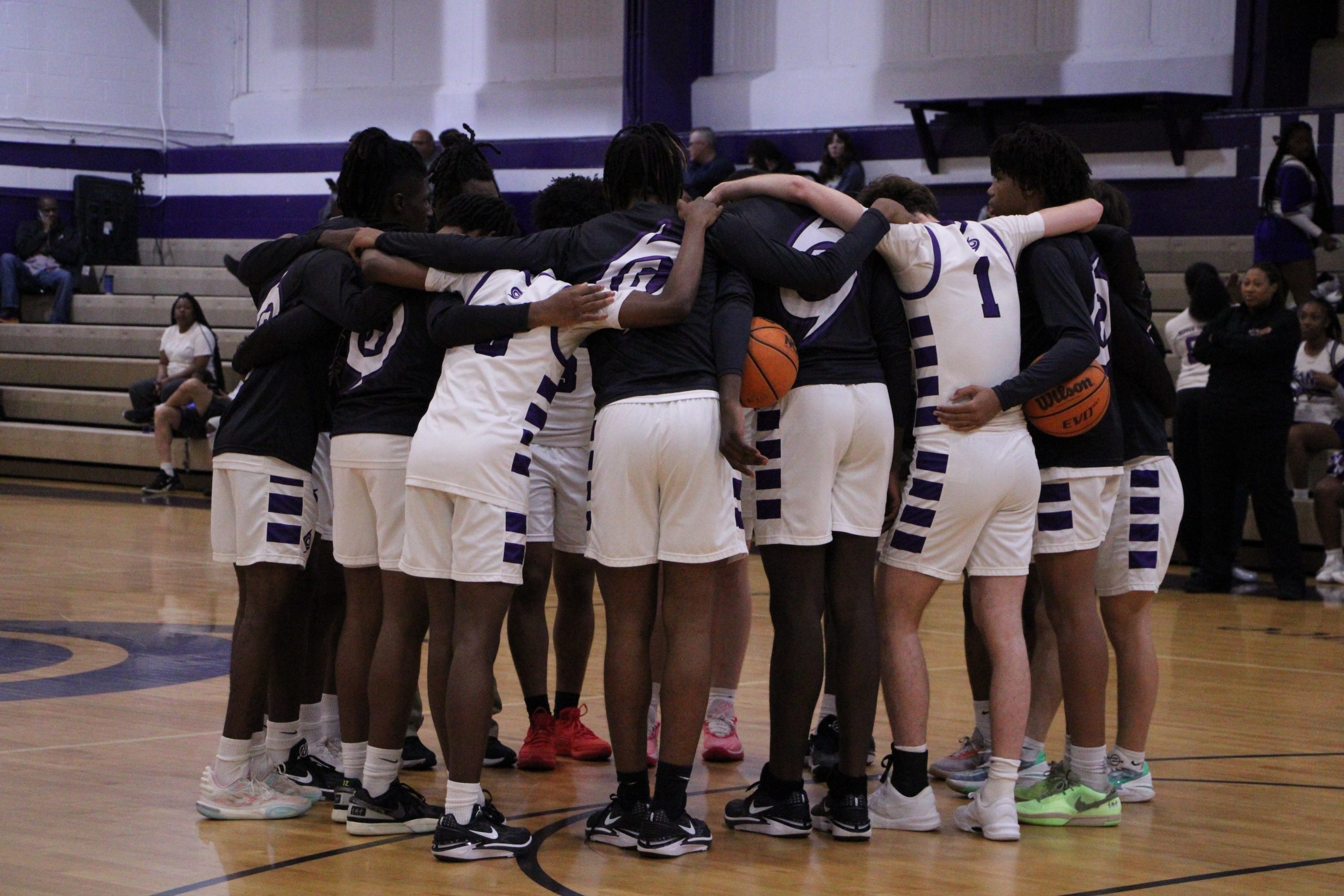 Gainesville Hurricanes Triumph Over Oakleaf Knights in Intense 6A Region 1 Quarterfinals