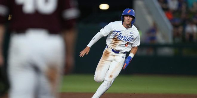 Gators right fielder Tyler Shelnut