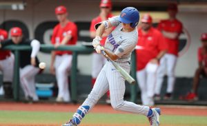 Gators outfielder Michael Robertson