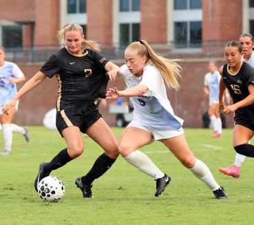 Gators Soccer Hosts FGCU With Perfect Series Mark on the Line