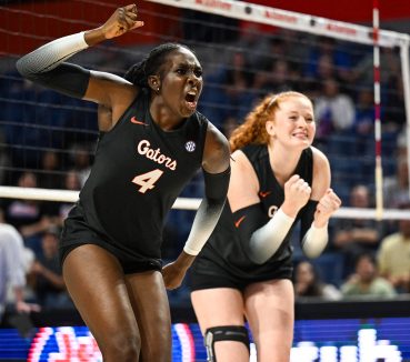 Gators Secure Sunday Sweep vs. Arkansas