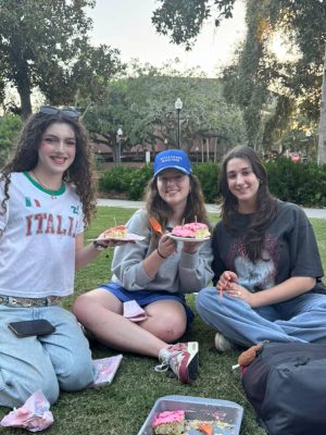 Motor Bella club members sharing anniversary cake