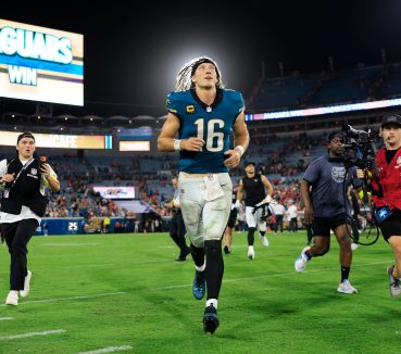 Florida Football Sunday: Jaguars, Bucs and Fins Set for Home Battles