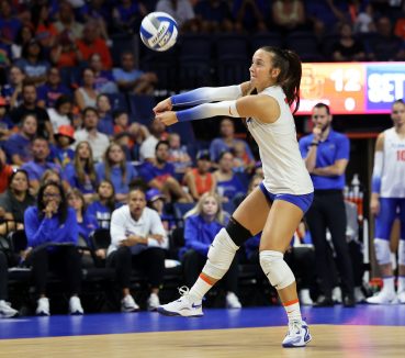 Seniors Lead Way as Florida Volleyball Prepares for Texas Clash