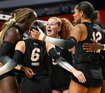Florida Volleyball Drops From AVCA Top 25 – Again
