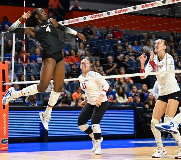 No. 25 Florida Volleyball Continues Dominance, Sweeps at Georgia