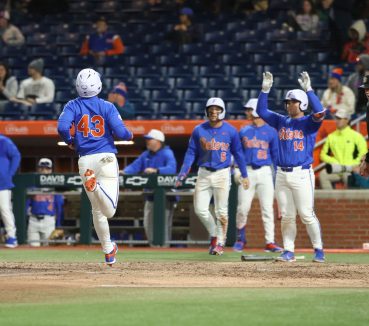 Gators Extend Win Streak with 17-Run Outburst vs. FIU