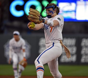 No. 3 Florida Softball Drops Series Opener to No. 10 Arkansas