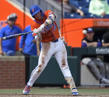 Florida Baseball Rolls Past Stetson to Extend Winning Streak