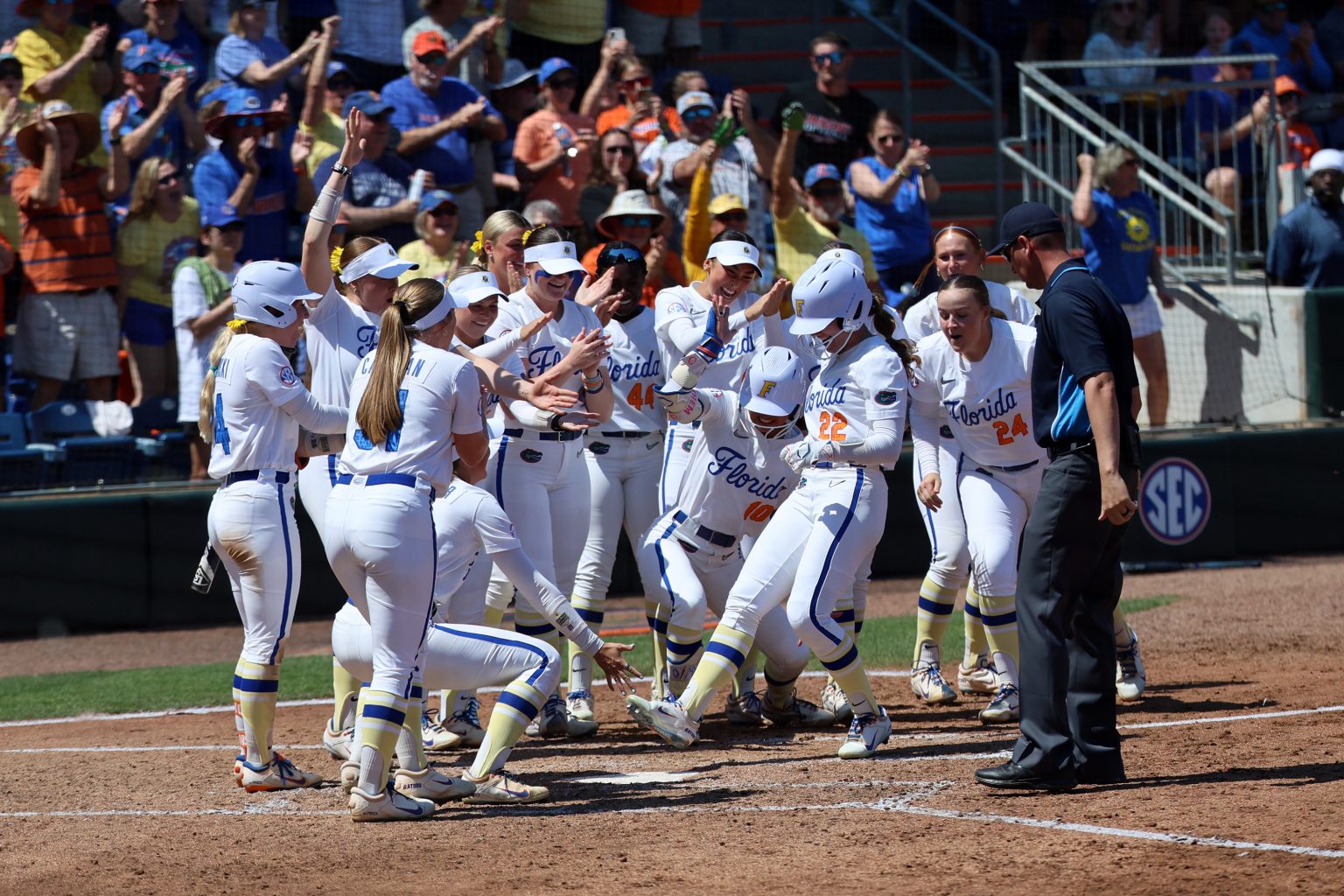 No. 5 Florida Softball Clinches Series Against No. 1 Tennessee – WRUF ...