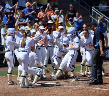 No. 5 Florida Softball Clinches Series Against No. 1 Tennessee