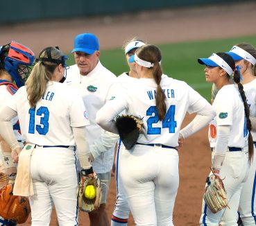 No. 3 Florida Softball Falls at No. 10 Arkansas in Walk-Off Fashion