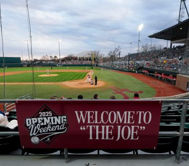 Alabama Takes Baseball Series from No. 18 Florida