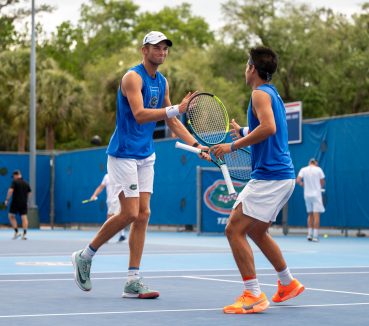 No. 21 Florida Men’s Tennis Rolls Past No. 19 Vanderbilt at Home