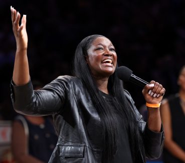 Sparks Retire Former Gator DeLisha Milton-Jones’ Jersey