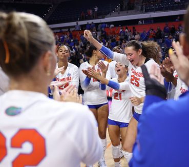 Florida Volleyball Sweeps Stony Brook in Season Opener