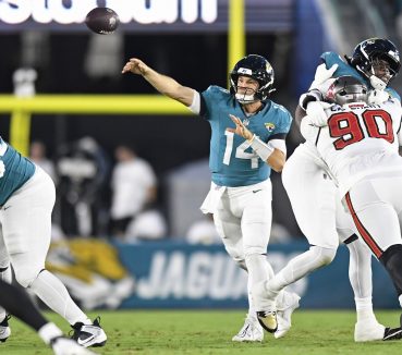 Jaguars Elevate Nick Mullens Over Quinn Ewers to QB2
