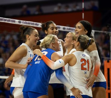 Gators Volleyball Moves Up to No. 8 in Rankings