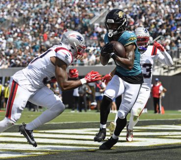 Jaguars Down Patriots At Home