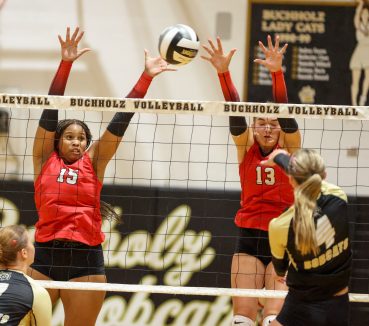 Santa Fe Volleyball Sweeps Vanguard
