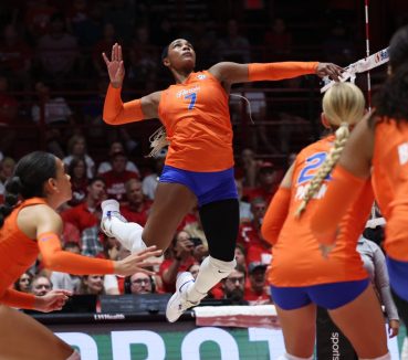 Florida Volleyball Falls to No. 5 Wisconsin
