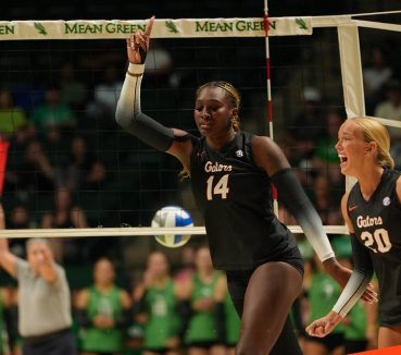 No. 17 Florida Volleyball Takes Down North Texas in Three Sets