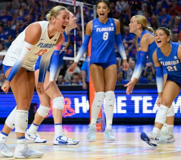 No. 7 Florida Volleyball Rides Eight-Game Win Streak to Sweep No. 11 Tennessee