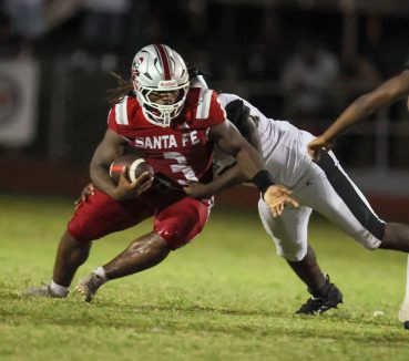 Santa Fe Football Makes Statement Against Eastside