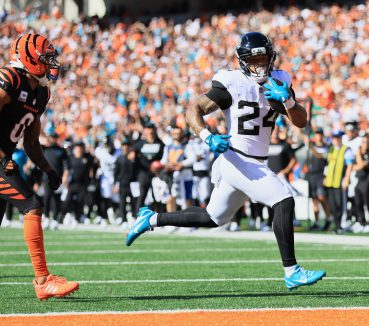 Jaguars Overcome Penalties to Beat Bengals, Improve to 3-1